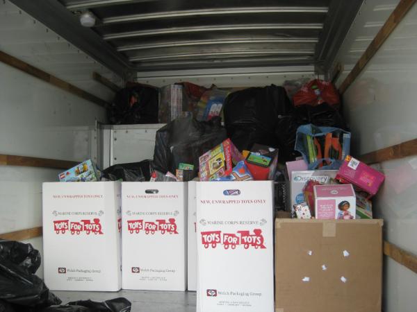 Vision_Tech_Inc's tweet image. Check out all those toys! #VisionTechnologies #toys-for-tots