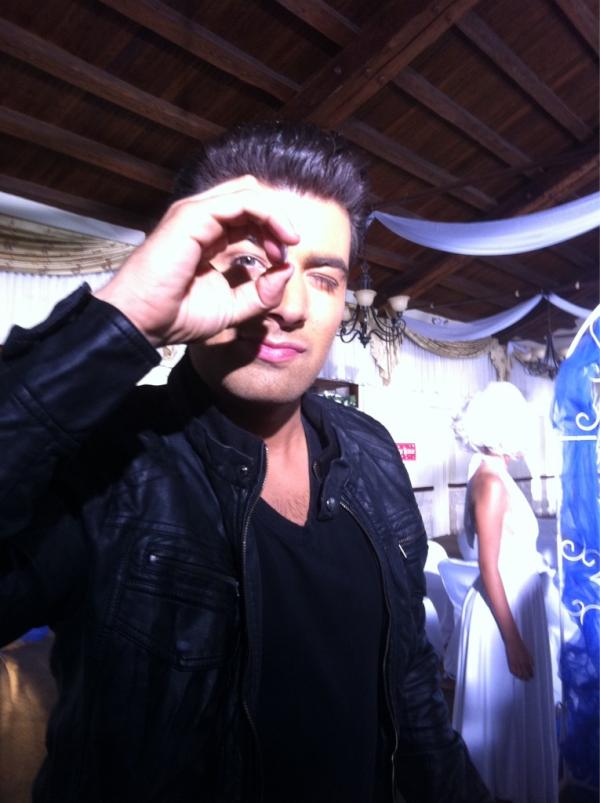 Sigan viendo <a href="/Corazon_Insiste/">Mi Corazon Insiste</a> con <a href="/jencarlosmusic/">Jencarlos</a>