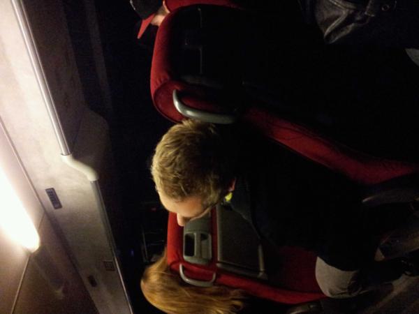 Cool_ing's tweet photo. @SannYz1 Hahahaa!! Zelfs als ie slaapt, zit ie niet stil!!!!;p #slapenindebus http://t.co/DQZteBNu