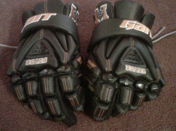 Mercer_Lacrosse's tweet photo. New gloves are in and they look pretty good! http://t.co/1TE7sGjf