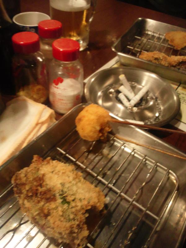 Ruffy__'s tweet photo. 立ち飲みなう。おごったった(≧∀≦) http://t.co/7ujpeNEn