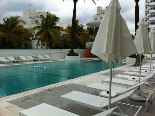 VenueMagazine_'s tweet image. Lounging poolside at the #shelbornemiami for @jerry_rivera #janfebissue #covershoot!