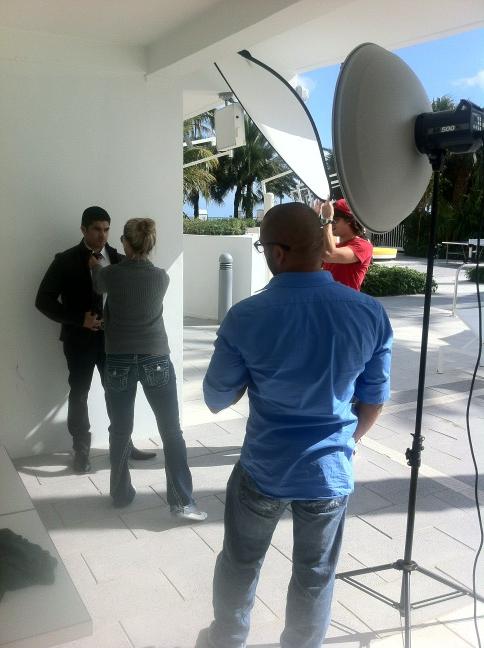 MaynaNevarez's tweet image. Amazing job “@VenueMagazine_: Finals touches on set #JanFebIssue #covershoot with @jerry_rivera http://t.co/57xPkkqY”