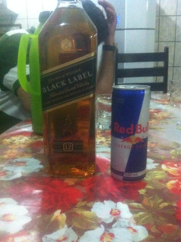 RonaldoPneus's tweet photo. Começando os trabalhos com @ThiagoBarucS @mateusuurea @gordotasio http://t.co/OmgxK0y1