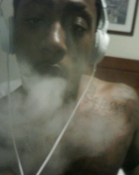 U are now watching the throne dont let me get in zone http://t.co/J5KErvlm