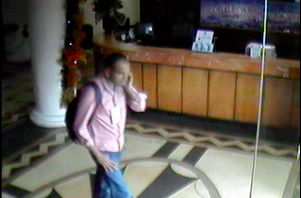 Telemedellin's tweet photo. #Atención Ayer en la transmisión del #HoyoImposible esta persona nos hurtó una cámara Sony HD en el Hotel Nutibara. http://t.co/PFJflYzZ