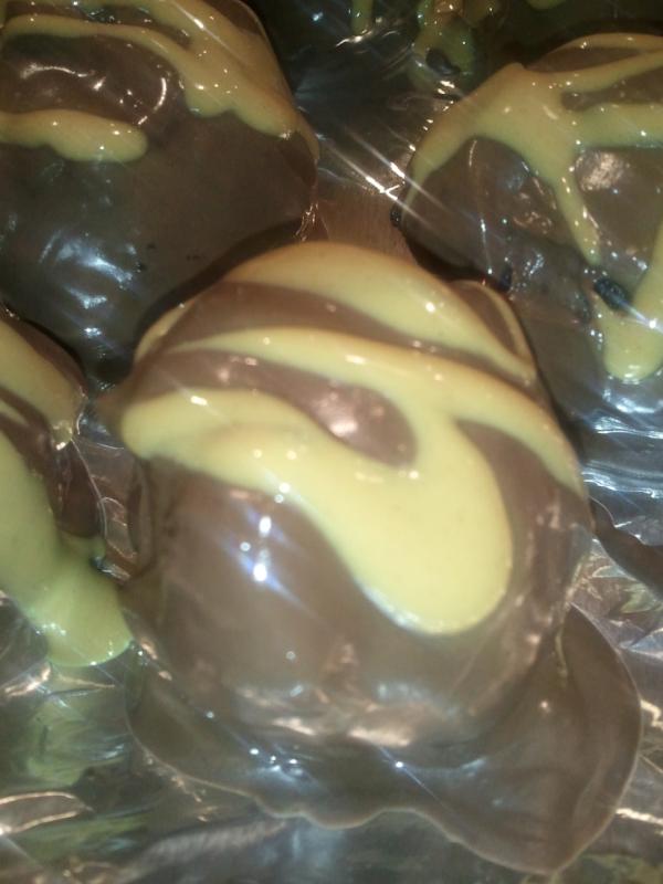 madigastarr's tweet image. Oh just making some peanut butter cake balls for New Years. Nbd. #bakingmachine #notevenfrompintrest