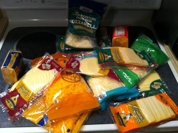 TheJohnPaul's tweet image. All this cheese and only 1 mouth!!!!! Respect The grind #bigGuyProblems