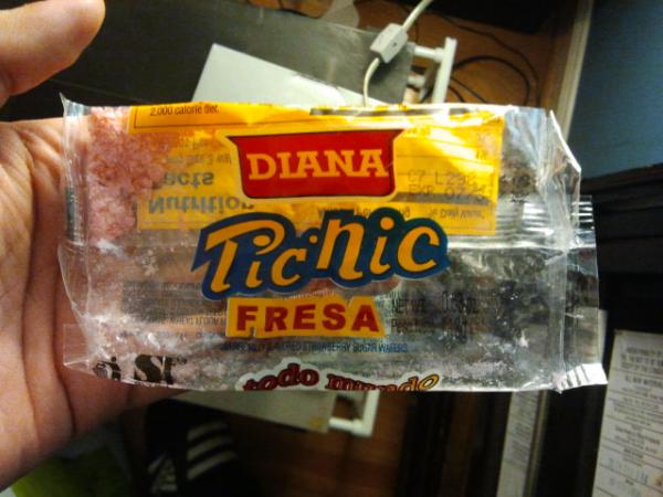 nindo_dc's tweet image. #hispanickidproblems trying to get these cookies out without crushing them lmao