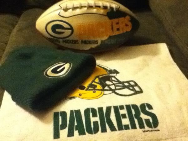 MikeyDWheelz's tweet photo. Green Bay all the way haha http://t.co/uuhRjuXU
