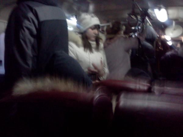 pornofilm-seks-video-v-avtobuse-prizhimaetsya-k-devushke