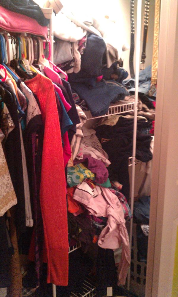 brookelaswell's tweet image. #TooMuchCloths #NeedToClean