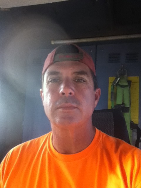 CHRISKnottster's tweet photo. Tough day ahead in the tower crane.. Gusty winds & rain.. Winds mid 40s. Time to swing the money maker :) http://t.co/esfx98Jl