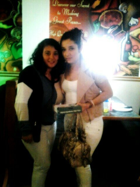LauraNTerry's tweet photo. Te kiero mucho amiga :) http://t.co/LG5Udisp