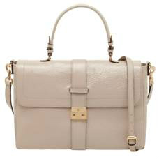 aufemininMode's tweet photo. @Mulberry_Editor présente le #Harriet un nouvel #itbag disponible en boutique le 1er Janvier 2012 http://t.co/vuxONus4