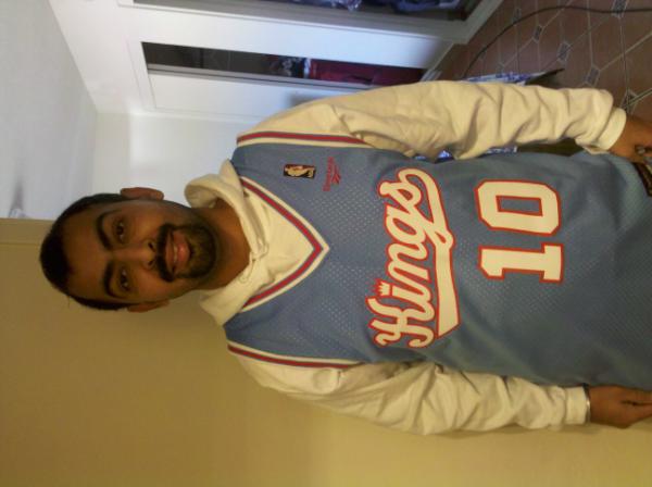 inderhans's tweet photo. @BibbysWorld can I please get ur autographs on this on Dec 28 when u guys come to play warriors thanks Mike http://t.co/BT16roio