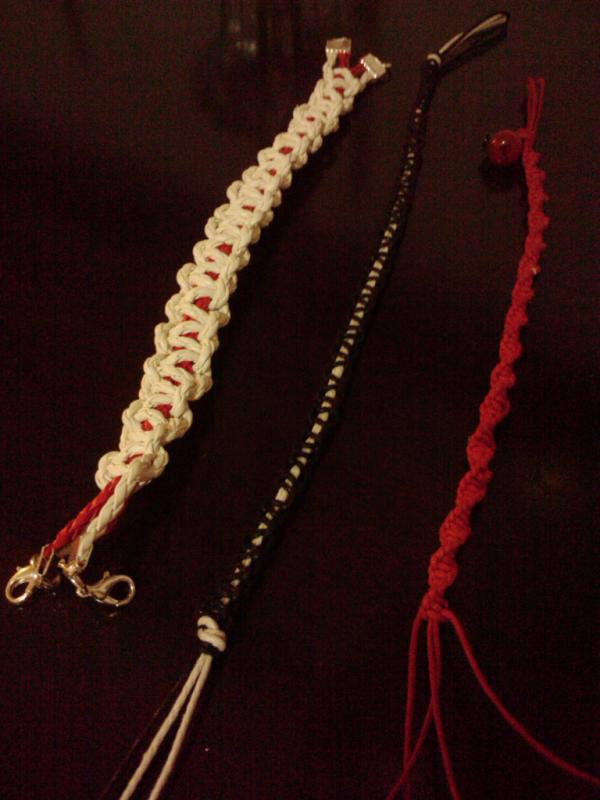 DeSorpresas's tweet photo. Pulseras tejidas, espiral y gusanillo http://t.co/sWPbSxiC