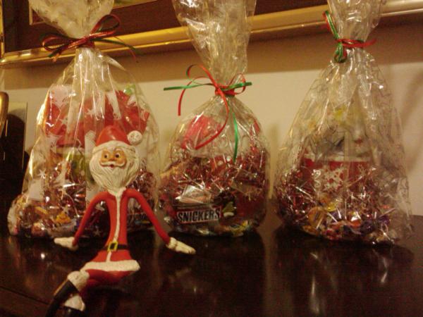 DeSorpresas's tweet photo. Tazas Navideñas con chocolates, caramelos y demás... http://t.co/Q4QkTnBh