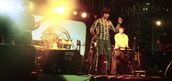 weRNF's tweet image. Posted a new photo: RNF Live @ SOJ Usakti #accidentallyCaught @Rendyeah #Roboticdance