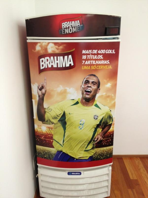 ClaroBrasil's tweet photo. Olha lindo q recebi da brahma! Uma geladeira personalizada! Obrigado @brahmacerveja belo presente de natal! http://t.co/ZXpVsk0C