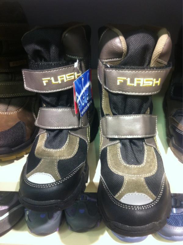 fcolaco's tweet image. Just found some very appropriate snow footwear for #gotoAndSki !