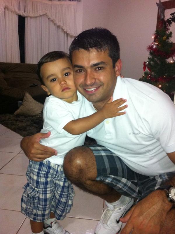 kleber_79's tweet photo. Como é bom voltar pra casa e encontrar esse menino, cada dia fica mais lindo!! "Minha Vida"! http://t.co/qkPZCyMg