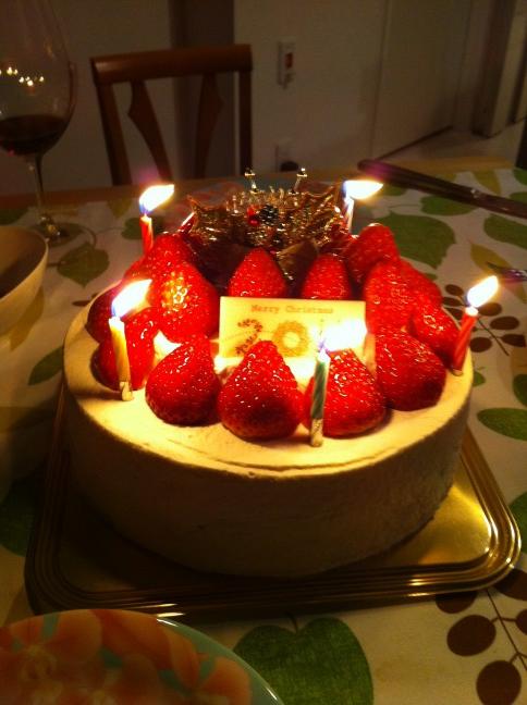 sugout's tweet photo. 何か、いい感じのケーキすね。6号を頑張って食らう！ http://t.co/zqOnybHU