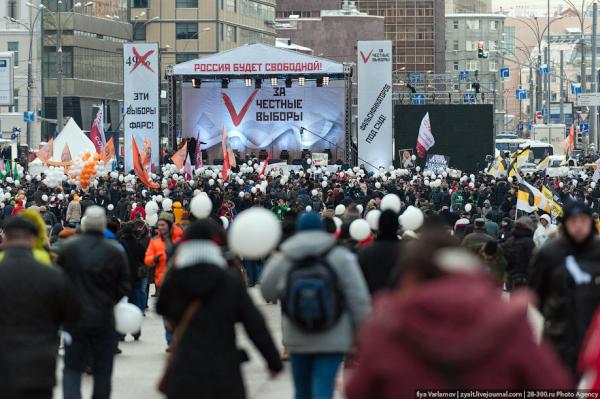 сахарова 2012. митинг фото. сколько людей вышли на улицы. москва много людей. митинг в поддержку навального в санкт-петербурге.