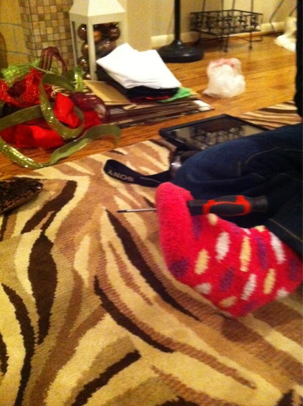 WrenAaron's tweet image. Bad accident while opening gifts.#notreally #looksreal