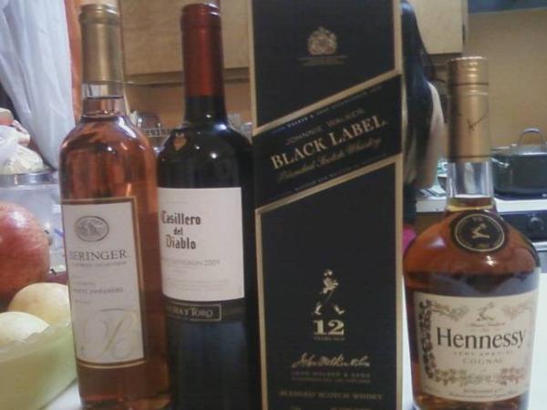HennessyA__'s tweet photo. Omg . my sister is an alcoholic smh lol all this is for her http://t.co/YflLjUHV