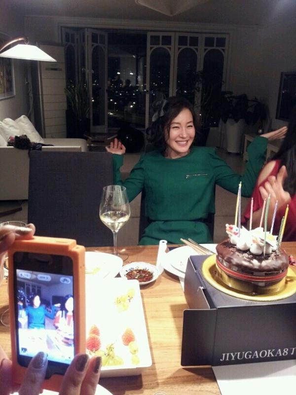 Jiyugaoka8's tweet photo. 사랑합니다 꺅-! RT @umjeewon: 생일추카해주셔서 감사해여 
지인들과 행복한 이틀보냈어여 
하트뿅뿅~ 
모두 잘자요~~ http://t.co/VYdrwjds
