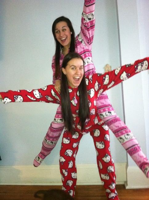 xolisssy's tweet photo. Happppy holidays from the pace sisters 🎄😘 http://t.co/C52asnVy