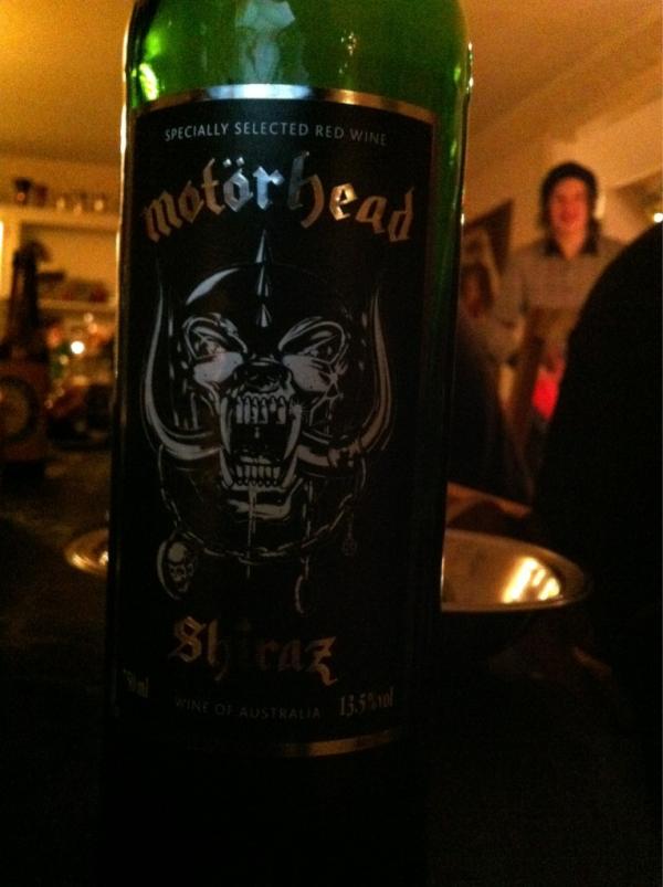 AdamNoring's tweet photo. Motörhead!!! Det e rock n roll @axelandx http://t.co/9jcYPzTz