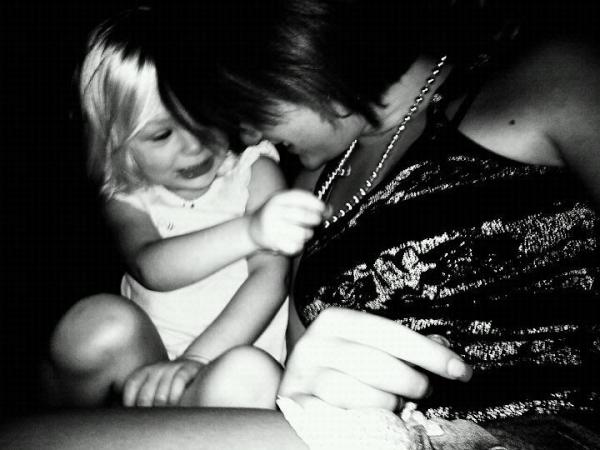 CarolineFakie's tweet photo. Skye with my brother's girlfriend<3 I adore this picture http://t.co/hVXzrmp9