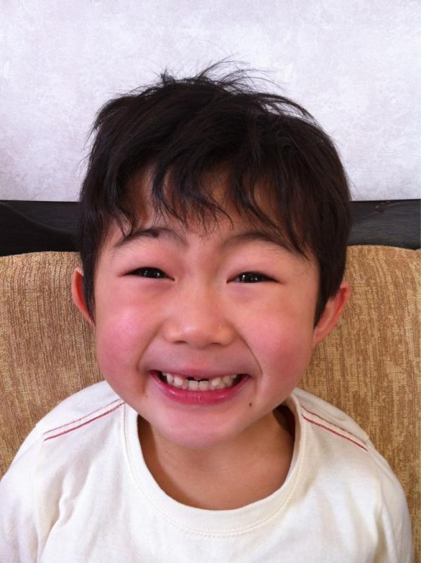 kanape0829's tweet photo. なんかゴワゴワするとおもったらボディーソープで頭洗ってた(´Д` )

しゅり上の歯抜けてかわいい☆ http://t.co/SQXrUzOR
