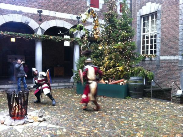 Janousmeets's tweet photo. Drakenkasteel Hoensbroek http://t.co/vAPuyHRo
