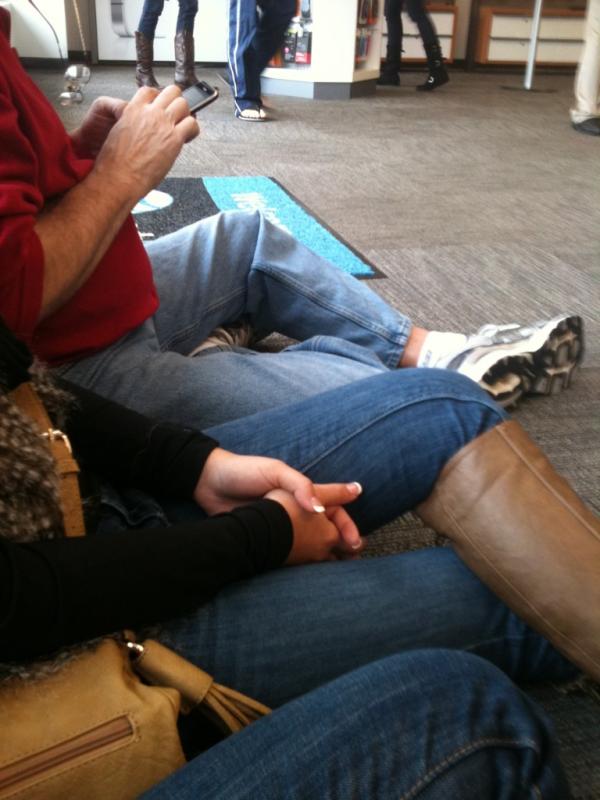 amandalshep's tweet image. Laura dad and I waiting on the floor at the AT&amp;T store. #hourwait