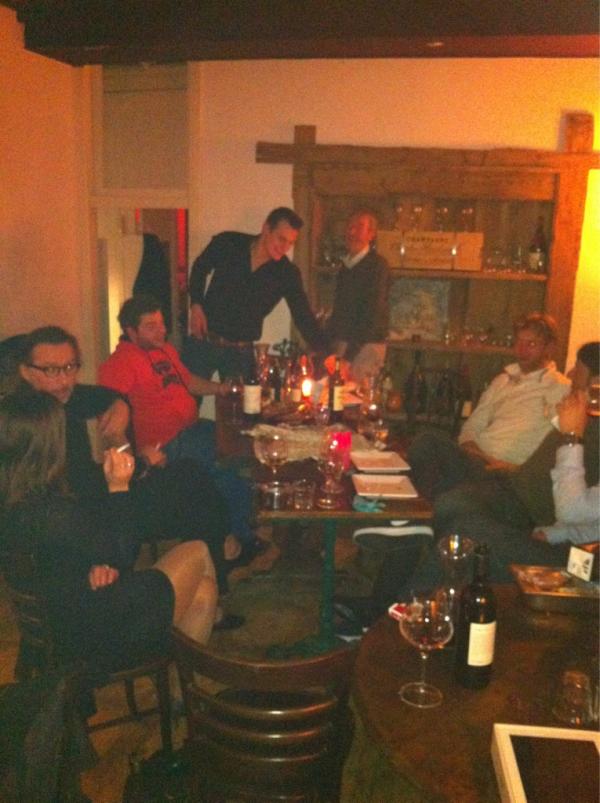 Proefstudio's tweet image. Na een drukke maand eindelijk gezellig. Met vrienden aan de " kerst"