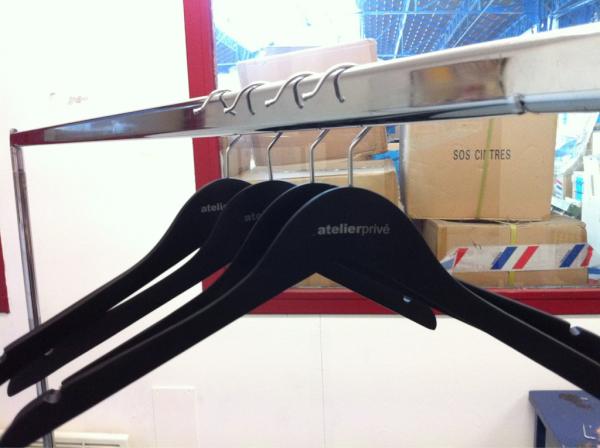 wwwcintresfr's tweet photo. L'équipe de Cintres.fr a fait les cintres pour Atelier Privée http://t.co/BUoBxi6v