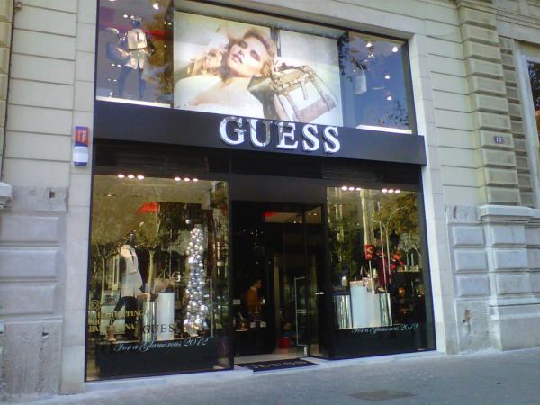 GUESS_España tweet media