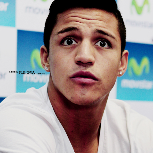 AleSanchezfans's tweet photo. Conferencia de Prensa de Alexis {27.12.11} http://t.co/nmt7BNZG