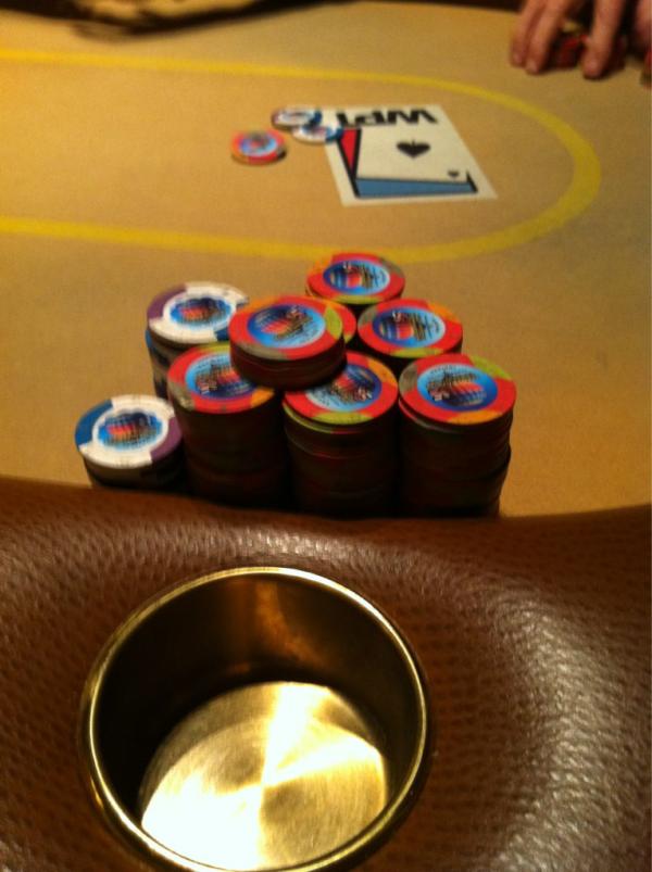 JJunk34's tweet photo. I knew I sat in the right seat I'm on that superstitious shit! Crackin aces ballin! 30 mins up 4 Hunnn #shipit http://t.co/4zihjb8v