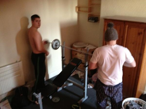 tomkearns22's tweet image. @timcross125 @twj1990 miskin street gym #bigsesh #getbigquick
