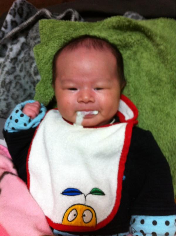 育休中 大量ミルクゲロ喰らって処理なう なかなか落ちないわね D Http T Co H4xazwbm Twitter