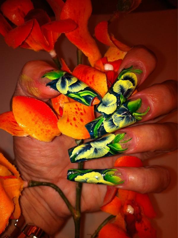 Ab sofort sind die Nailartkurse One Stroke Beginners und Designkurs buchbar