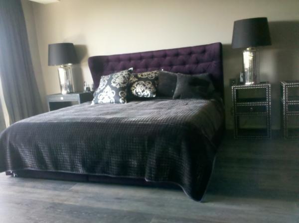 TamaraGlez's tweet image. Meriadiani bed, Bungalow5 side tables, Arteriors table lamps - room decor #Colorandtexture