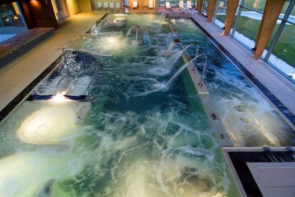 VisitElRipolles's tweet photo. Don't be cold! Come to a #spa in #ripolles #inPyrenees http://t.co/dp1bP2g0 #wellness http://t.co/qbjQmiIi