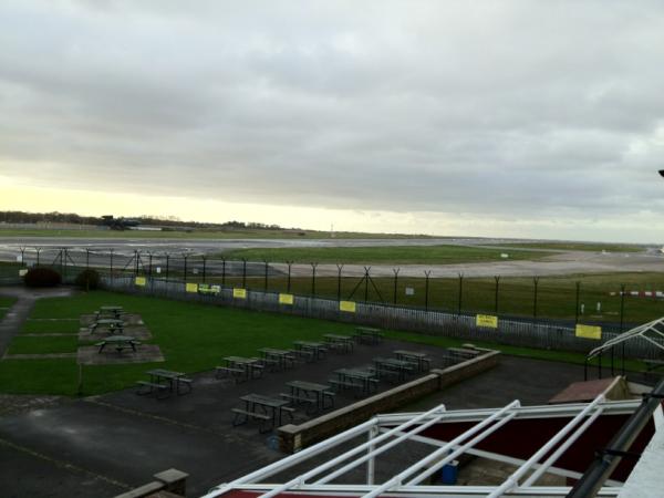 mcpcHD's tweet image. The view of Runway 23R.