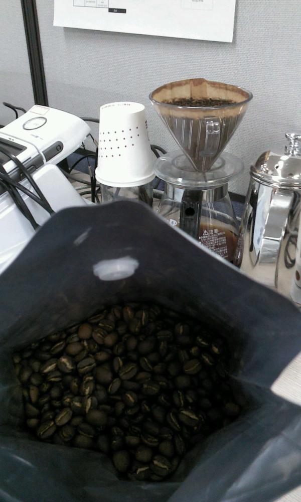 SeanTwe's tweet image. 생두 1kg 있는데, 수망으로 볶기 힘들어 계속 사 먹다.  이번에는 아예 원두 구입했네요.