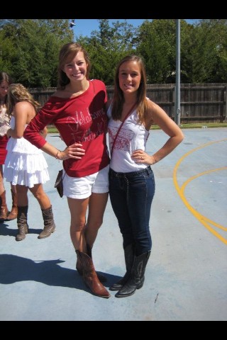 KylieSmelser's tweet image. Can't wait to be reunited wiff this guhl in just 2 dayzzz @Rachel_Curry #lonelydays #missingthecrew